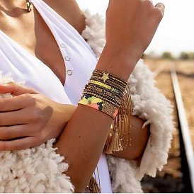 Bracelet en perles miyuki de style ethnique tribal sud-américain fait à la main pour femmes.