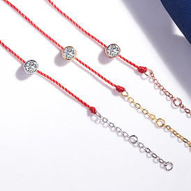 Bracelet en laiton avec perles rondes et plates en zircone cubique, avec des cordons rouges