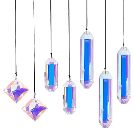 1 Подвесной ловец солнца из коробчатого стекла, с металлическими элементами и шнурами из искусственной кожи.