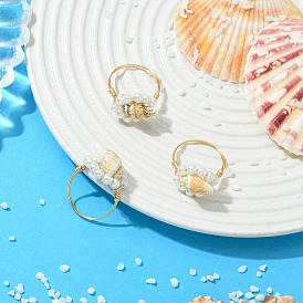 Кольца из натуральных морских ракушек, форма раковины, с использованием стеклянных перламутровых бусин, окрашенных термостойкой краской, и экологически чистой медной проволоки.