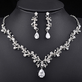 Ожерелья с подвесками из сплава со стразами и серьги-гвоздики в форме капли