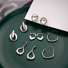 Geometric Metal Earrings with Tulip Heart Pendant and Circle Drop Jewelry