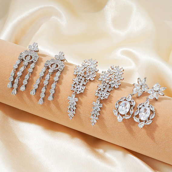 Элегантные и простые серьги-гвоздики из латуни с прозрачным кубическим цирконием в форме цветка и плоской круглой кисточкой