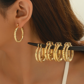 Серьги-кольца с текстурой латуни