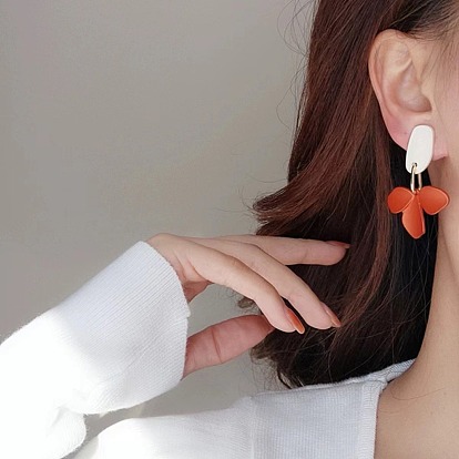 Серьги-гвоздики из сплава с цветочным узором, золотые