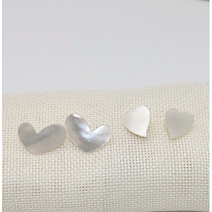 Chic Seashell Heart Earrings with Peach and White Butterfly Shell Design