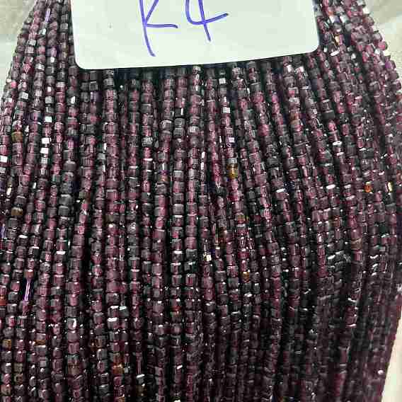 Гранат природный бисер нитей, кубические