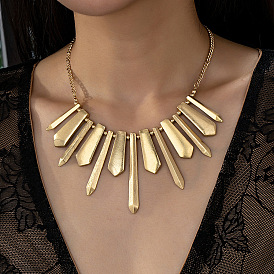 Colliers plastron pendentif éventail à pointes en alliage pour femmes