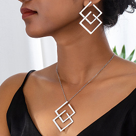 Комплект из ожерелья с подвеской в виде ромба и серег-гвоздиков из сплава