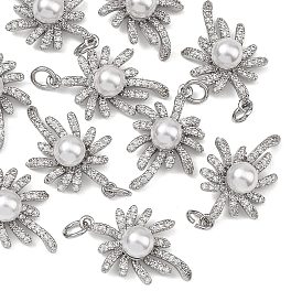 Colgantes de latón con circonitas cúbicas transparentes de Shegrace, con perlas de imitación abs, encantos de la flor, sin cadmio y níque y plomo, larga duración plateado