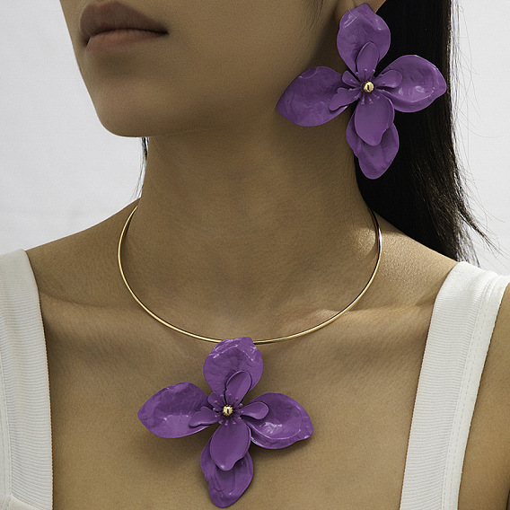 Комплекты из сплава серег-гвоздиков и чокеров с подвесками, цветок