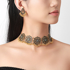 Ожерелья с подвесками из цветочного сплава и серьги-гвоздики