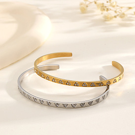 304 Brazalete abierto de acero inoxidable con circonitas cúbicas transparentes en forma de corazón para mujer