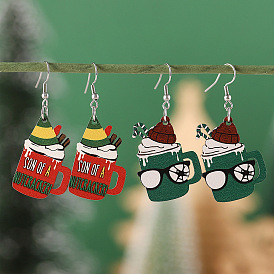 Деревянные болтаться серьги, чашка с рождественской шапкой, платина