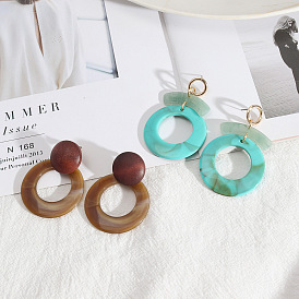 Resin Round Earrings with Wood Texture - Fashionable and Versatile Statement Jewelry