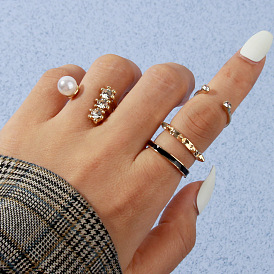 Fashionable Metal Ring Set of 5 Gold Rings - Punk Style, Delicate and Personalized.