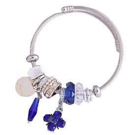 Shimmering Four-Leaf Clover Pendant Bracelet with Multi-Element Accents - Chic and Personalized Fashion Accessory