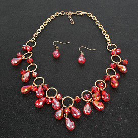 Комплекты украшений из стекла в форме капли, включают в себя серьги-подвески и ожерелья