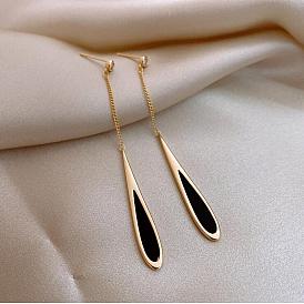 Серьги-гвоздики из сплава с кристаллами и стразами в форме капли, с эмалью