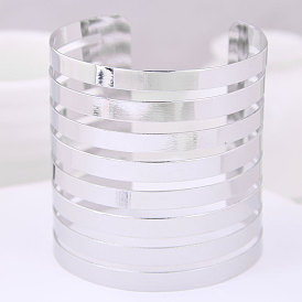Bold and Chic Metal Cuff Bracelet with Wide Open Design - Fashion Must-Have!