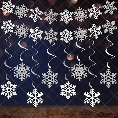 Рождественский флаг висит украшение из льда и снежинок