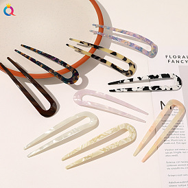 Marble-inspired minimalist hair accessories: U-shaped clip, hairpin and claw.