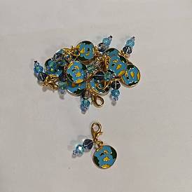 10pcs pendentif décoratif en alliage de terre émail bleu ciel, avec des perles de verre et en alliage homard fermoirs griffe