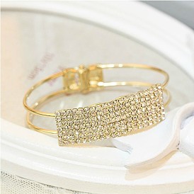 Sparkling Starry Bracelet: Elegant and Chic Women's Diamond Bangle for Spring/Summer Fashion