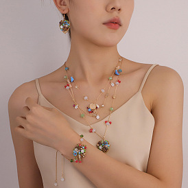 Комплекты из латунных сердечек и многослойных подвесок в технике лэмпворк, а также серег-подвесок и браслетов с подвесками