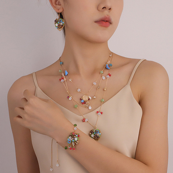 Комплекты из латунных сердечек и многослойных подвесок в технике лэмпворк, а также серег-подвесок и браслетов с подвесками