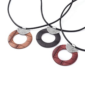 PU de los collares de cuero, con cordón de cuero de vaca, colgante de aleación y 304 hallazgos de acero inoxidable, anillo