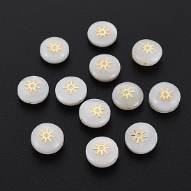 Perles de coquillages naturels d'eau douce, avec des ornements en métal plaqué laiton, plat et circulaire avec soleil