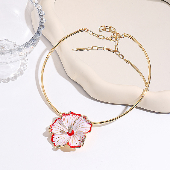 Collares con colgante de flor rosa de aleación de zinc con cristales de imitación de diamantes y esmalte para mujer
