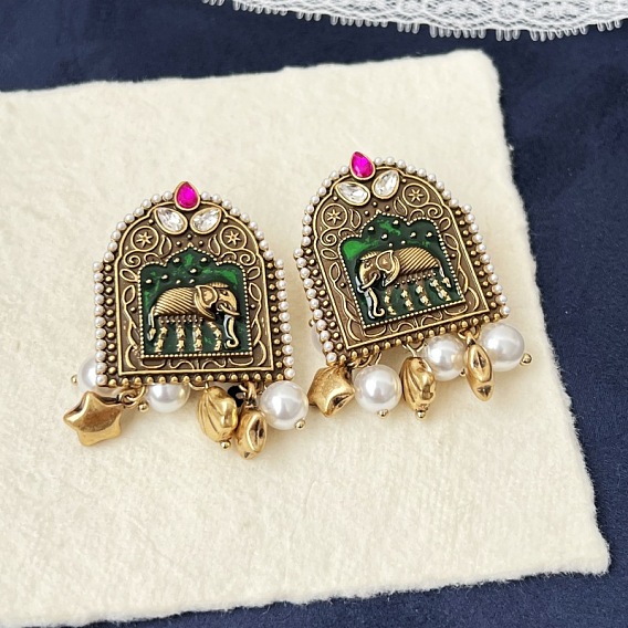 Серьги-гвоздики из пластика и цинкового сплава с подвесками и жемчугом, со стеклом, арка с рисунком слона