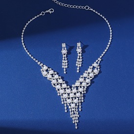 Ожерелья с подвесками в виде кисточек из сплава, хрустальных страз и пластикового жемчуга и комплекты серег-гвоздиков