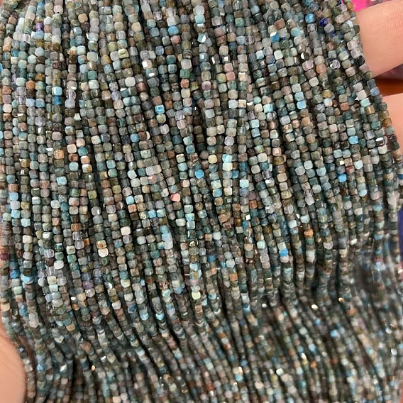 Природного апатита нитей бисера, кубические