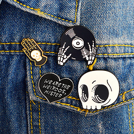 Skull DJ Backpack Pin - Black Oil Drop Heart White Skull Badge for Fashionable Look