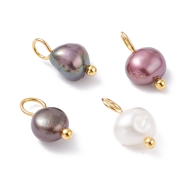 Encantos naturales de perlas cultivadas de agua dulce, con pasadores de cabeza esférica de latón dorado, oval