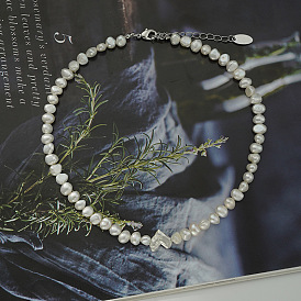 Collier coeur de perles naturelles - design de luxe vintage minimaliste pour un look chic et avant-gardiste
