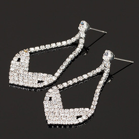 Sparkling Rhinestone Claw Chain Earrings for Women - Long and Stylish Jewelry Accessory