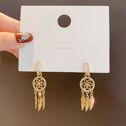 Серьги-кольца с подвесками из плетеной паутины с перьями из латуни с микропаве из прозрачных кубических цирконий для женщин