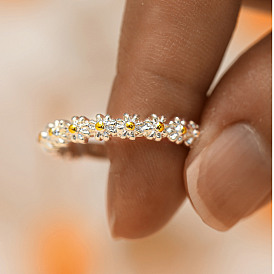 Sweet Daisy Flower Ring with Dual-Tone Open Design for Women