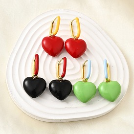 Серьги-кольца из латуни в форме сердца, с эмалью, без кадмия и без свинца, стойки покрытие, долговечный