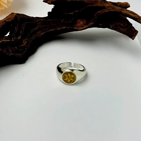 Anillos abiertos del brazalete de aleación, Plano redondo con patrón de tres tótems de grullas, anillos de sello