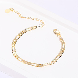Bracelet en or blanc délicat et minimaliste pour femme - élégant et simple.