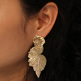 Fashionable Leaf Earrings - Sexy and Exaggerated Metal Ear Jewelry for Women.