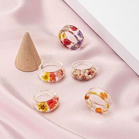 Кольца из прозрачной смолы с сухими цветами