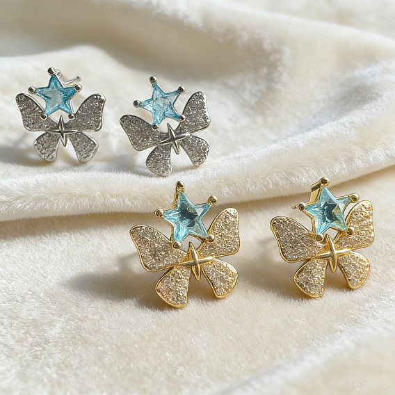Boucles d'oreilles en laiton pavées de zircons cubiques, papillon