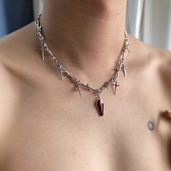 Женские ожерелья с подвесками в форме гроба из сплава с шипами на Хэллоуин, темно-красного цвета