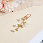 1 Décorations pendentifs en résine représentant du muguet, fermoirs alliage pivotantes